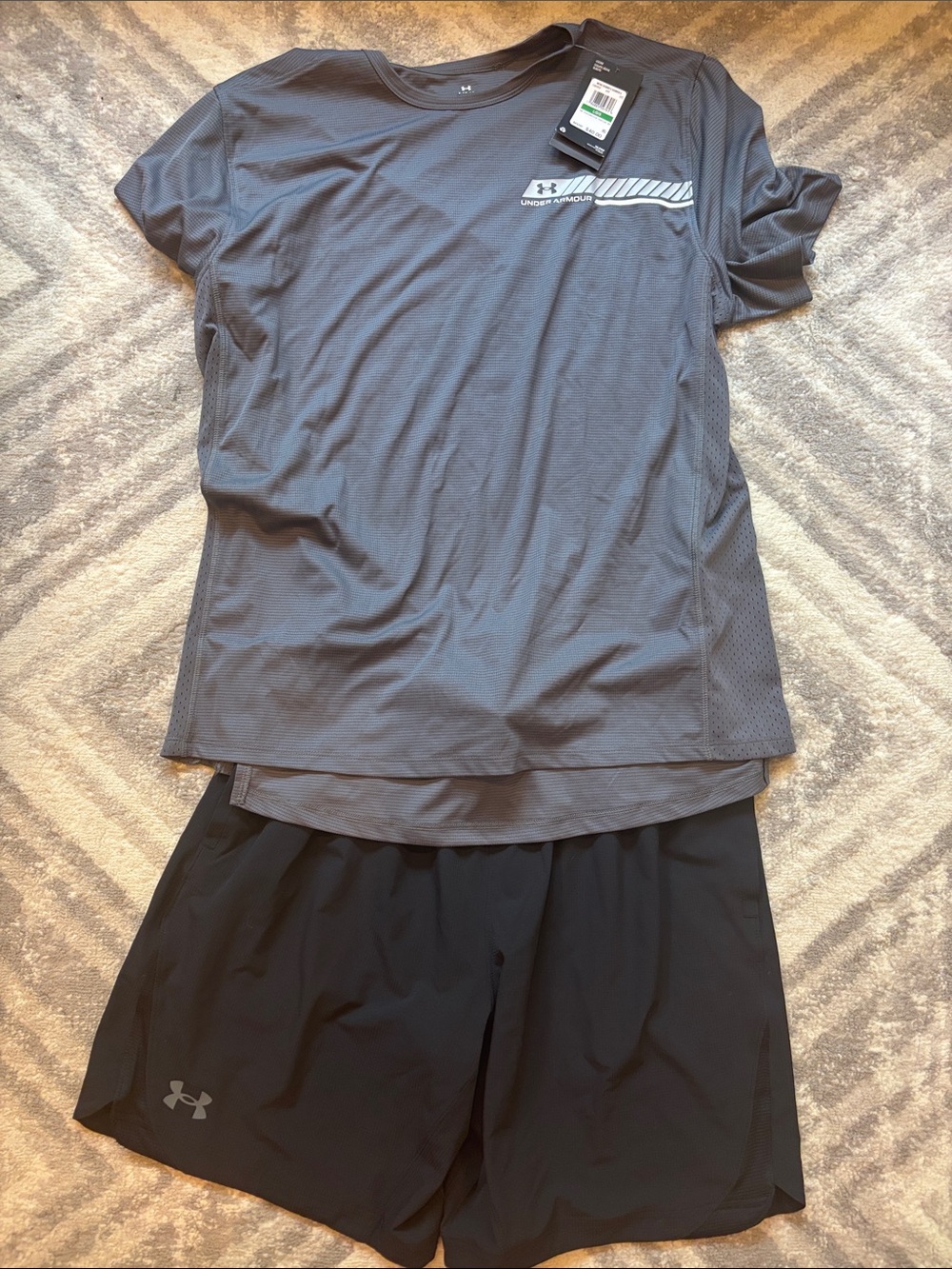 NWT 2 pc bundle Under Armour cool switch Vinted tshirt elevated woven shorts L